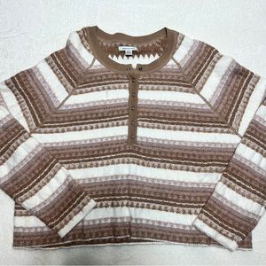 NWOT American Eagle Causal Pull Over Sweater with 3/4 Buttons